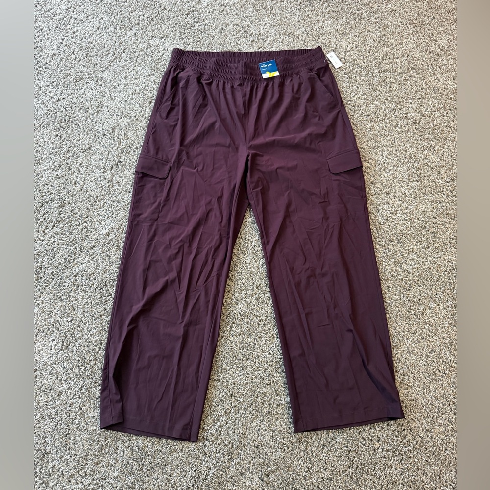 Old Navy Sleektech Wide Leg Cargo Pants